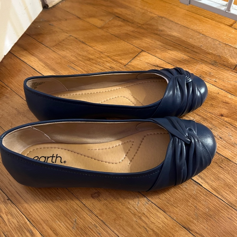 Earth Women’s Blue Ballet Flats